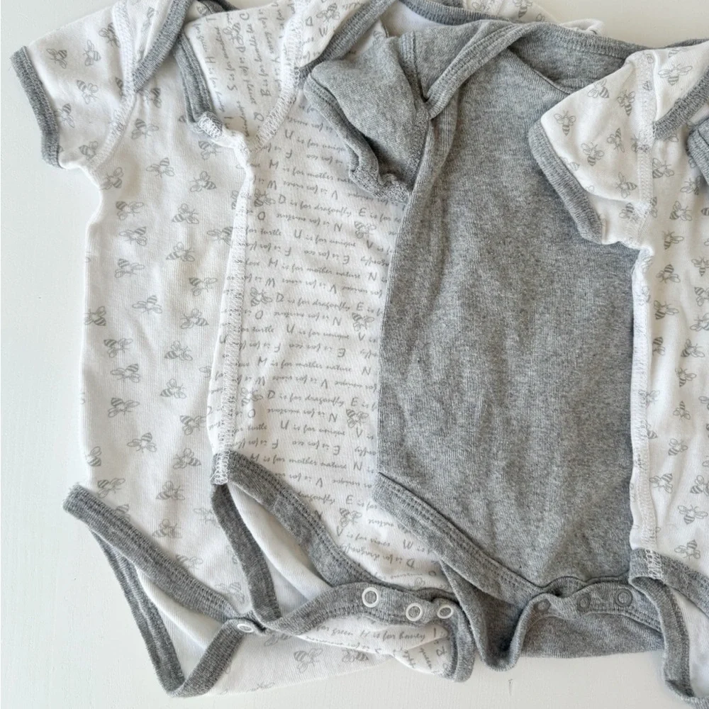 6 Burt’s Bees organic Short sleeve onesies - Picture 3 of 3